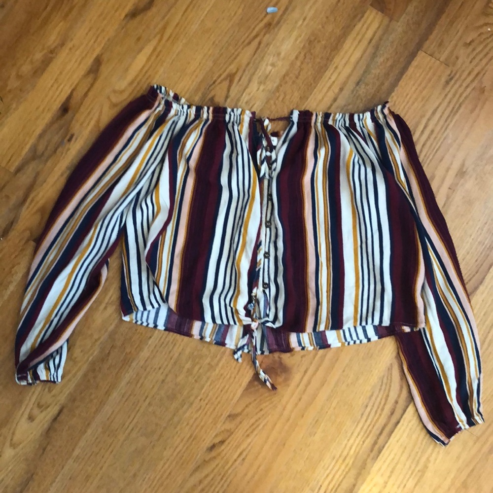 Off the shoulder tie up cropped shirt